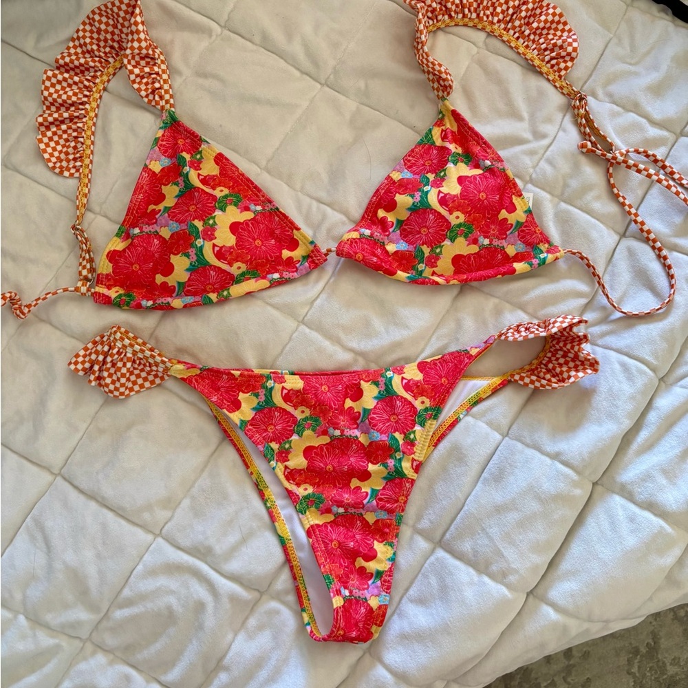 NWOT Vibrant Floral Bikini Set ❤️🧡💛